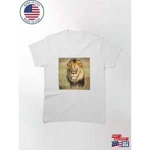 A Lion In Nature 40 Classic T-Shirt Unisex